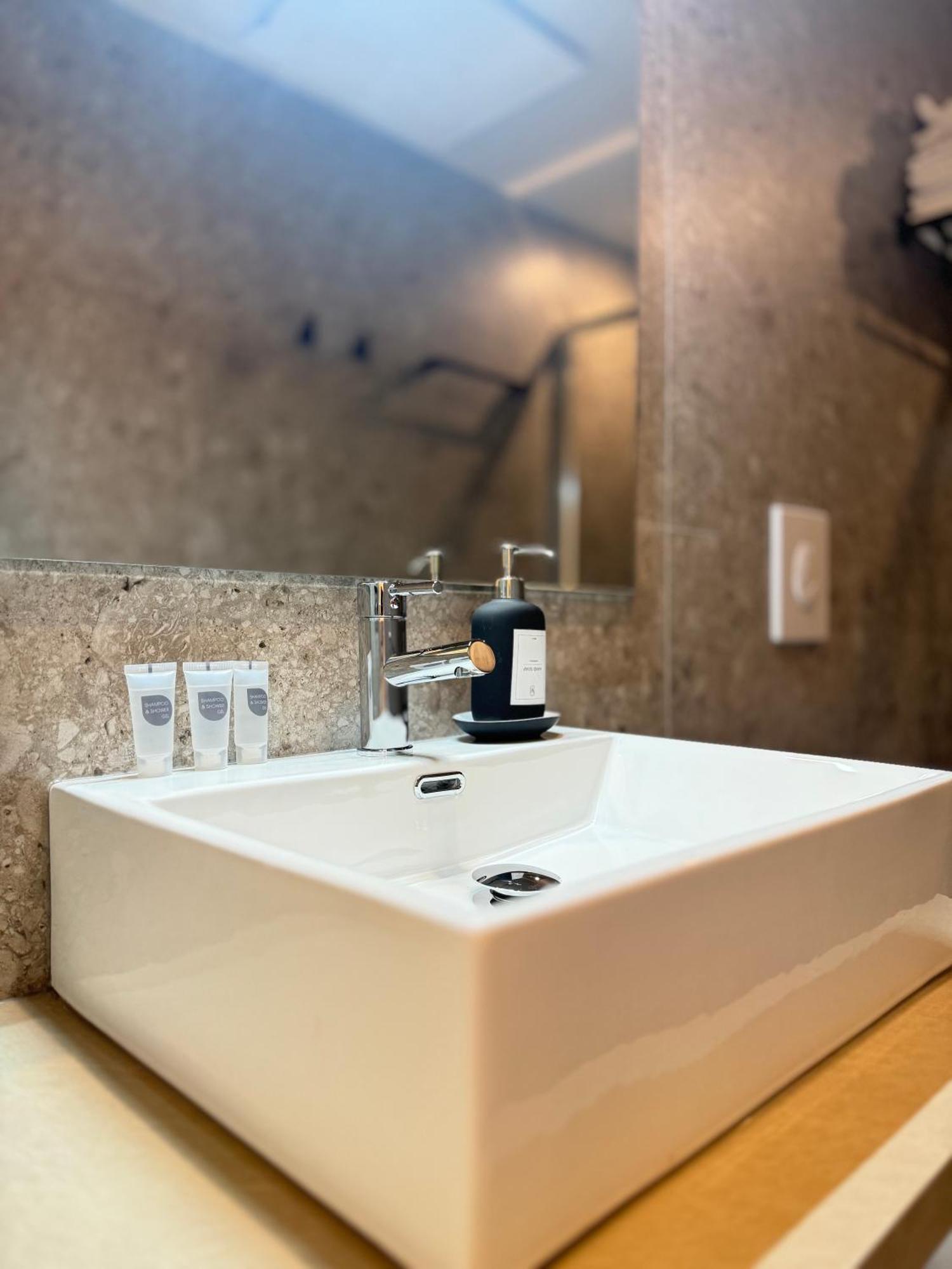 Honeycomb Guesthouse روما المظهر الخارجي الصورة