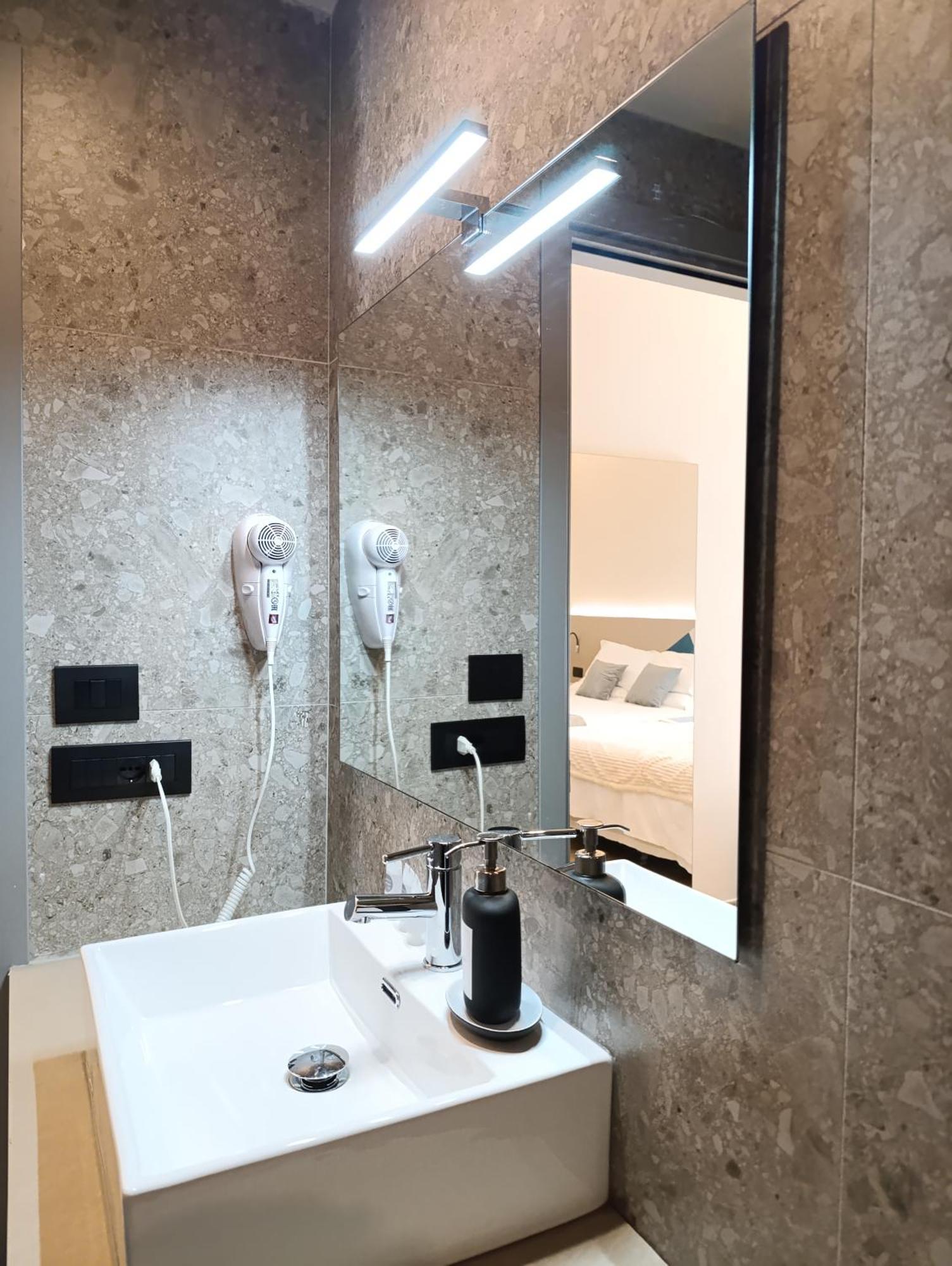 Honeycomb Guesthouse روما المظهر الخارجي الصورة